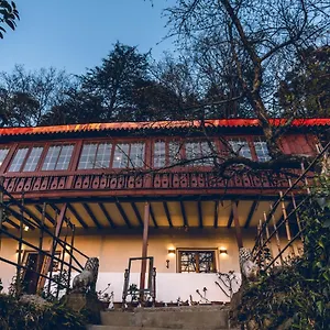 **** Hotel Seclude Shimla, Taraview India
