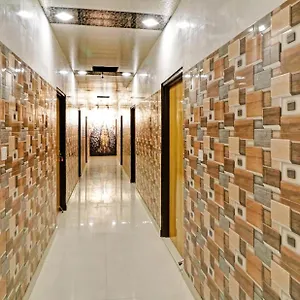 **** Hotel Collection O Qotel Peeragarhi India